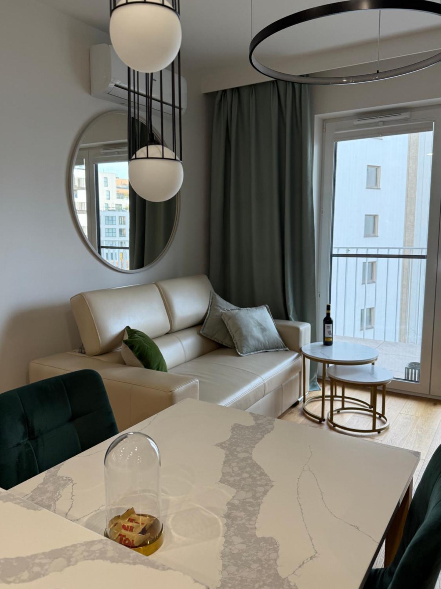 Luxury Modern Apartment,quiet Place Near To The Airport Leilighet *